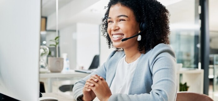 A happy woman assisting a Spectrum Mobile customer