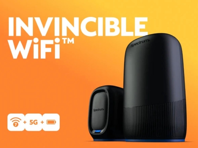 Un enrutador Spectrum y una batería de reserva están uno al lado del otro sobre un fondo naranja. El texto dice Invincible WiFi