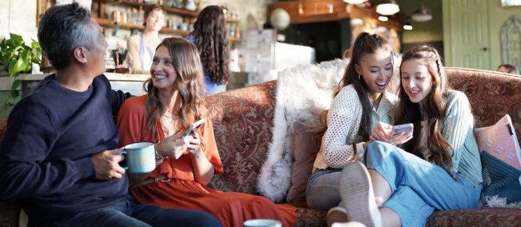 A family using Spectrum Mobile's hotspot plan for families